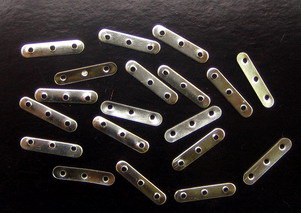 Metal divider with 3 holes 3 5x17 mm color white -50 pieces
