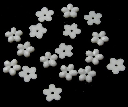 Акрилни камъни за лепене цвете 10 мм бяло плътно -50 броя
