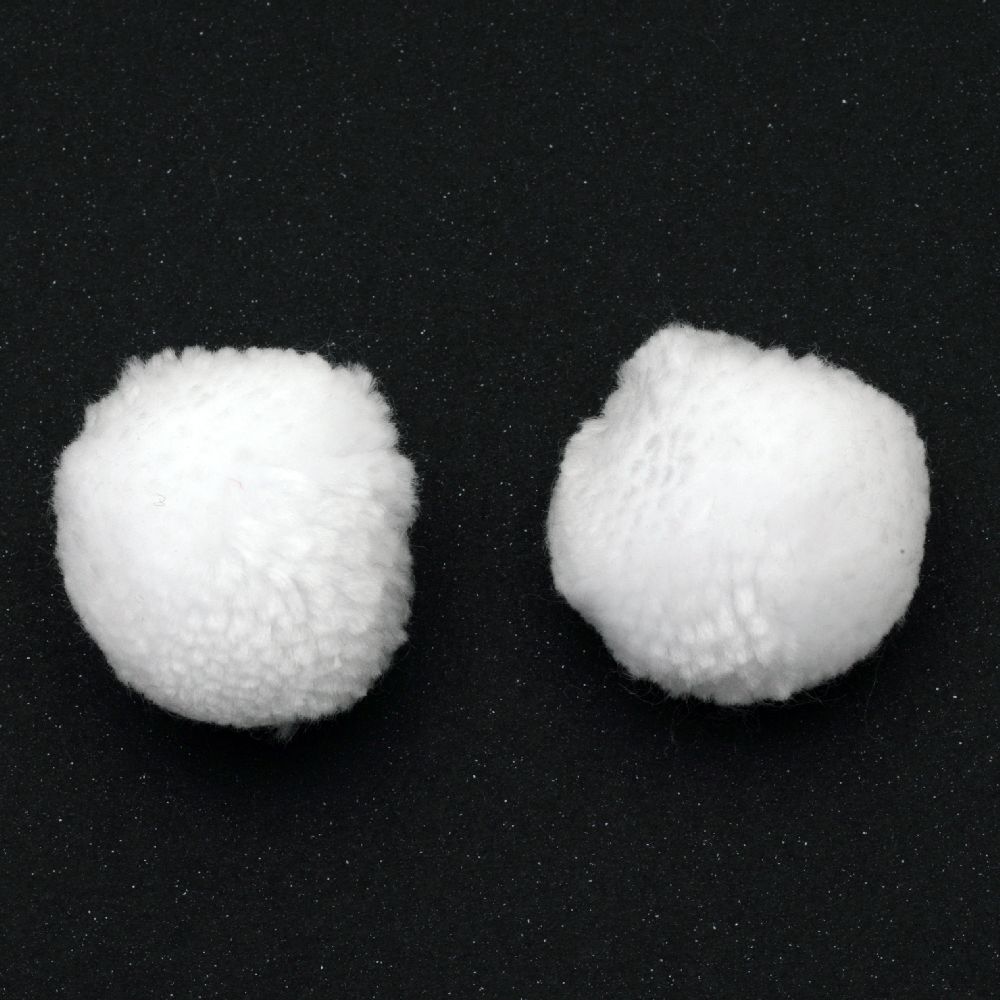 Handcrafted White Pompoms / 40 mm - 2 pieces