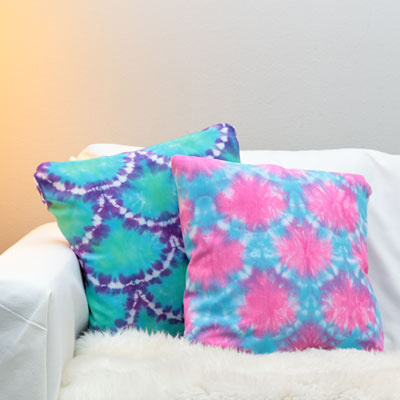 Sada na batikování a malování na textil Tie-Dye, 3 barvy – modrá, zelená a fialová – ideální na dekorování látek, DIY tvoření a kreativní designy