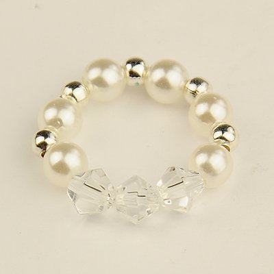 Ring stretchable with plastic pearls 17 mm white