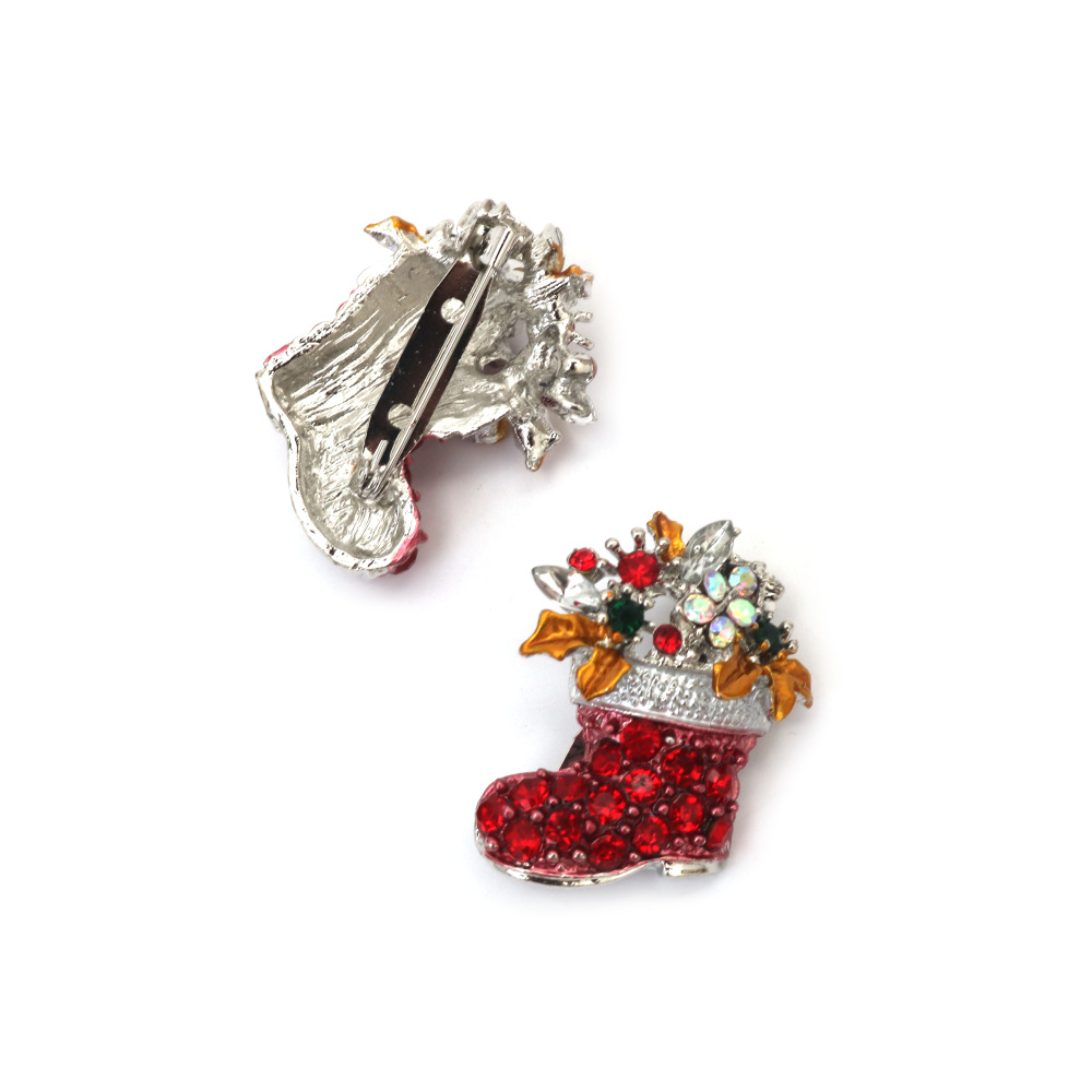 Broșă metalică strălucitoare cu cristale și vopsea 30x38 mm – Cizmuliță de Crăciun, culoare argintie, perfectă pentru cadouri de sărbători, moda de iarnă și spirit festiv