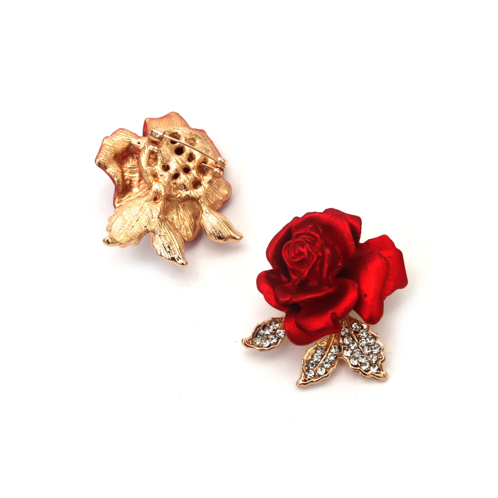 Broșă metalică cu trandafir 40x40 mm – culoare aurie, cu cristale strălucitoare, perfectă pentru ținute elegante, ocazii speciale și idei de cadouri