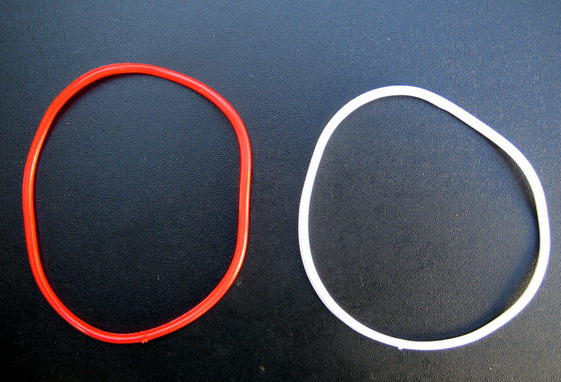 Гривна силикон бяло и червено -12 броя