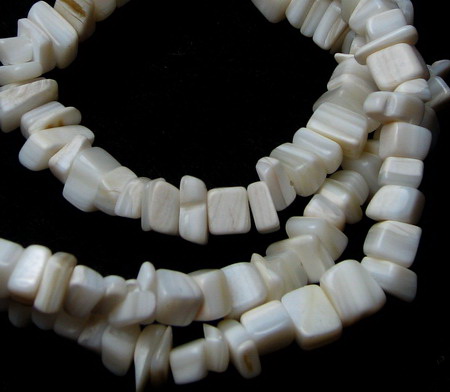 String semi-precious stone chips, 5-7 mm ~90 cm SEDEF white