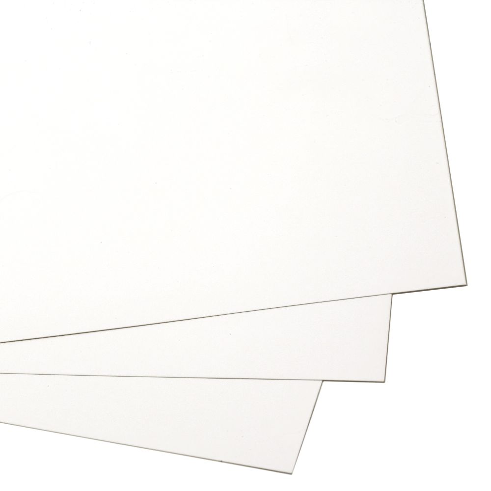 Картон 240 гр/м2 А4 (297x210 мм) едностранно гланциран бял -1 брой