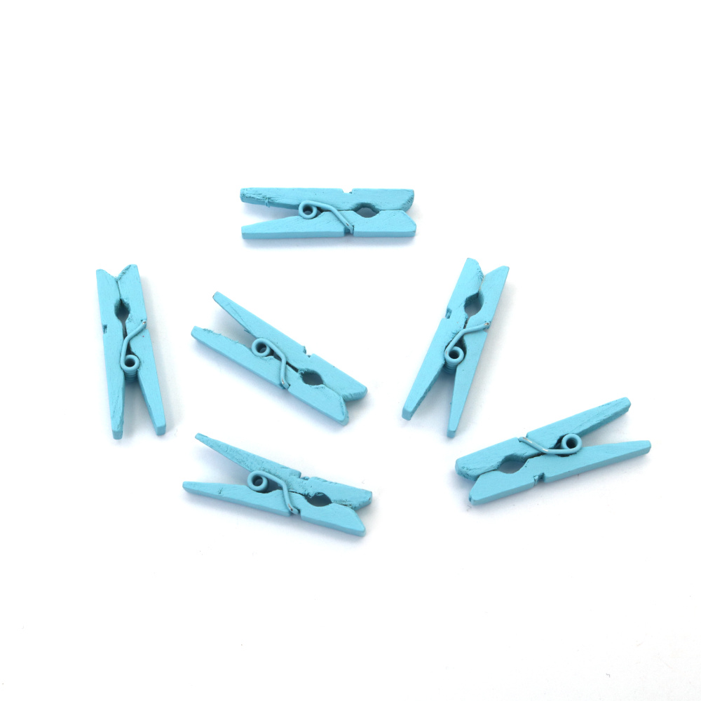Mini cleme din lemn albastru deschis 4x30 mm – set 20 bucăți – perfecte pentru DIY, scrapbooking, expunere fotografii și ambalare cadouri