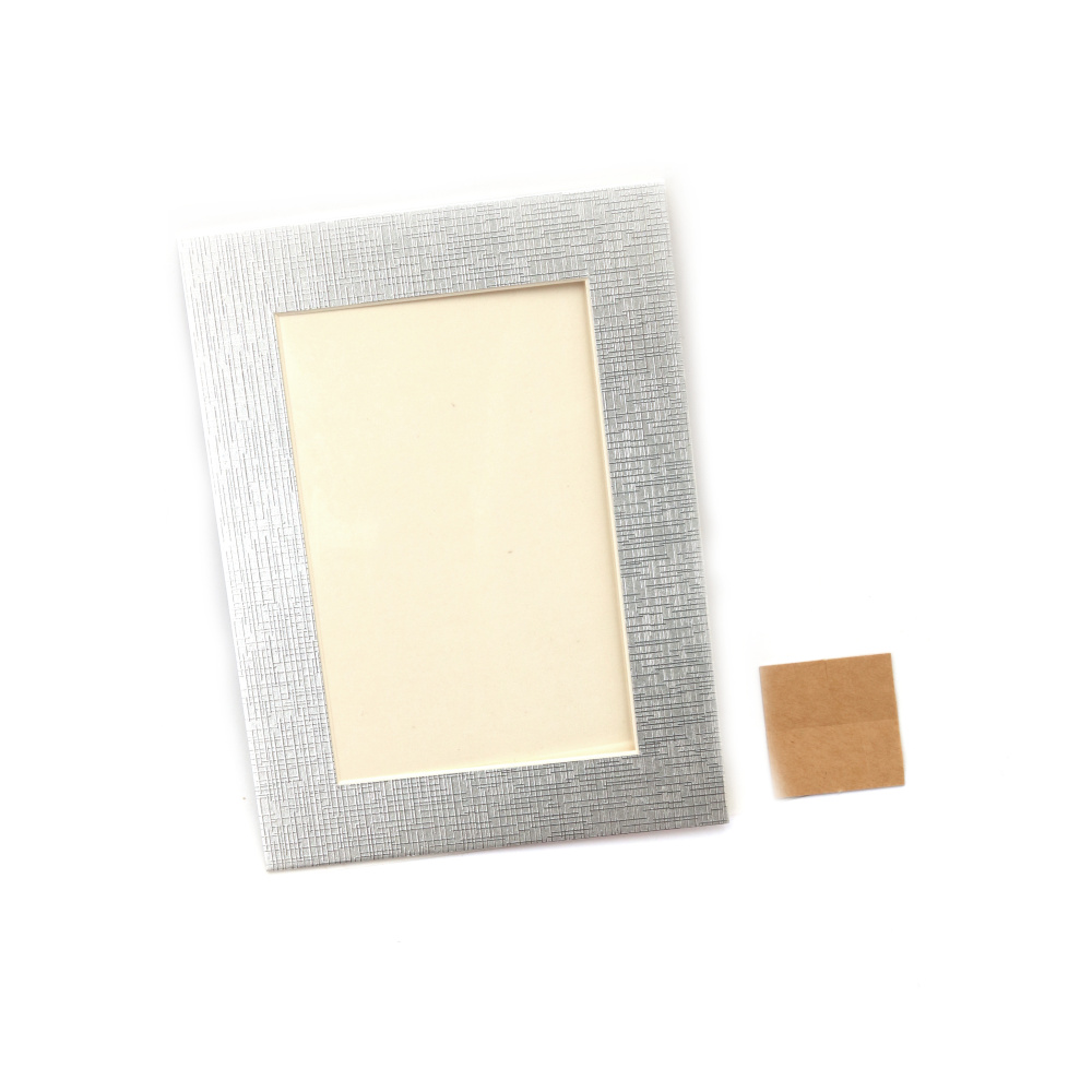 Cardboard frame with an outer size of 19x14 cm, featuring insulating foil and double-sided adhesive tape in silver color