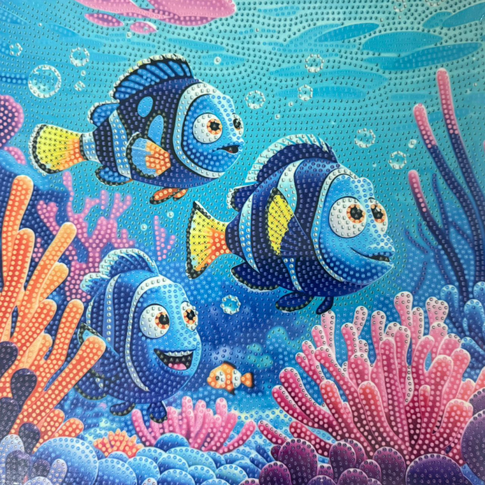 Pictură cu diamante 30x30 cm Pește albastru elegant, diamante rotunde – acoperire parțială – perfectă pentru iubitorii mării și ai artei MKX17355