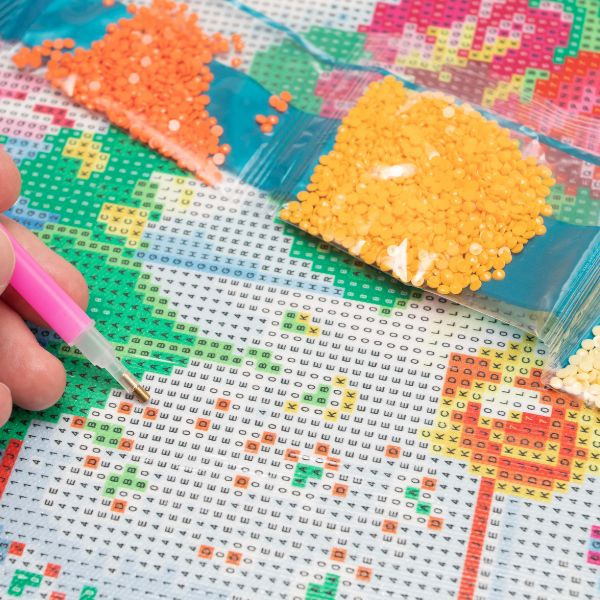 Pictură cu diamant adorabilă cu panda colorat 25x25 cm – Diamante rotunde strălucitoare, perforație parțială cu ramă decorativă – YY120