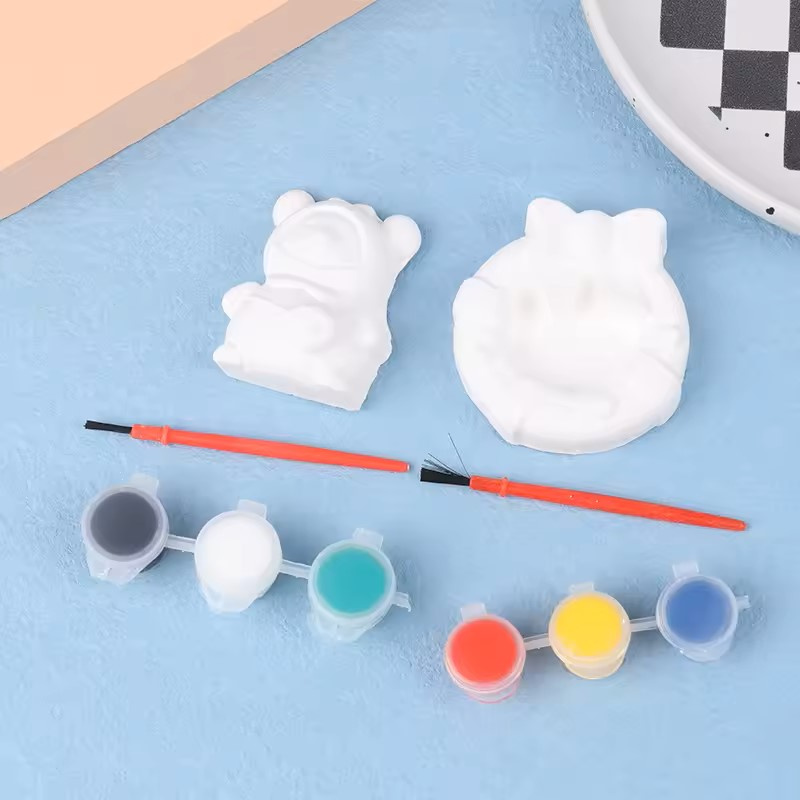 Гипсова плочка за оцветяване с 3 цвята бои и четка микс фигури