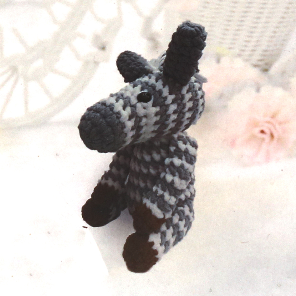 Adorabil kit de croșetat Amigurumi „Măgar gri”, 50×50×50 mm, GZ6063 – Un proiect de croșetat dulce și creativ, perfect pentru cadouri lucrate manual și decor inspirat de fermă