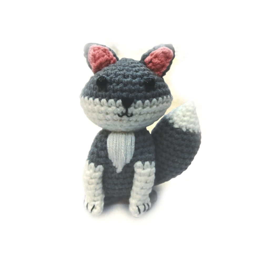 Kit de croșetat Creative AMIGURUMI 60x45x50 mm - vulpe gri GZ2087
