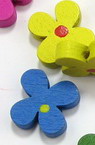 Margele din lemn in forma floare  15x5 mm pictată MIX -20 grame