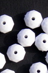 Χάντρες στρόγγυλες πολυγωνικές 10x7 mm λευκό - 50 γραμμάρια