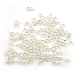 Γυάλινες χάντρες seed 4 mm διάφανες με λευκή βάση -50 γραμμάρια