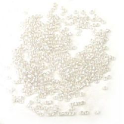 Γυάλινες χάντρες seed  2 mm διαφανείς με λευκή βασή -50 γραμμάρια