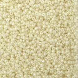 Мъниста стъклена 3 мм цейлон слонова кост -50 грама