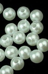 Мънисто перла топче 6 мм дупка 1 мм бяло -50 грама ~ 480 броя