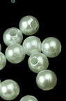 Мънисто перла топче 5 мм дупка 1 мм бяло -50 грама ~890 броя