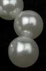 Мънисто перла топче 12 мм дупка 3 мм бяло -50 грама ~57 броя