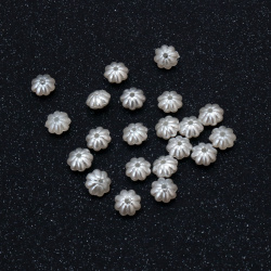 Perlă floare 7x4 mm gaură 2 mm alb -50 bucăți