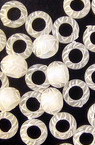 Χάντρα στρογγυλή τύπου βαρέλι   7x3,5 mm τρύπα 3,5 mm διαφανή με λευκό -20 γραμμάρια ~207 τεμάχια
