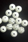 Σφαίρα ρητίνη 6 mm τρύπα 1 mm διαφανή με λευκές ρίγες -50 τεμάχια