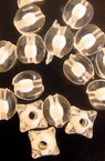 Χάντρα στρογγυλή  με λευκή βασή ορθογώνια 7,5x8 mm τρύπα 2 mm διαφανή -50 γραμμάρια ~ 170 τεμάχια