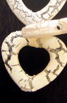 Мънисто напукано сърце 28 мм бяло -50 грама