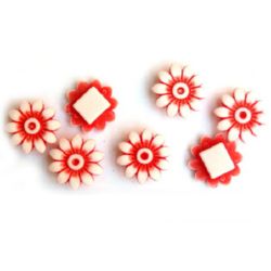 Мънисто прано цвете 20 мм дупка 2.5x7 мм бяло и червено -50 грама ~52 броя