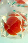 Мънисто с червена основа многоъгълник 19 мм прозрачно-50 грама