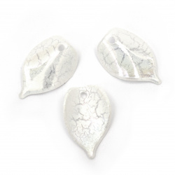 Cracked Acrylic Leaf-shaped Pendant, 21x13x5 mm, Hole: 2 mm, White Rainbow -20 pieces