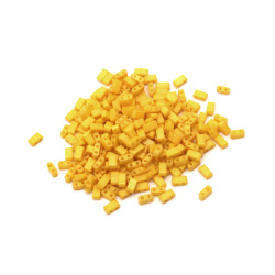 Mărgele de sticlă tip MIYUKI Jumătate TILA 5x2,3x1,9 mm gaură 0,75~0,85 mm grosime galben satinat -4 grame ~85 buc.