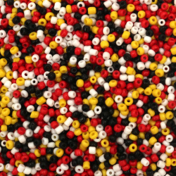 Мъниста стъклена 2 мм плътна микс бяло жълто червено и черно -50 грама ~3670 броя