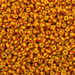 Мъниста стъклена 4~4.8 мм дупка 1.5~2 мм плътна двуцветна жълта тъмна с червено -15 грама ~168 броя
