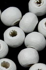 Мънисто дърво топче 5x6 мм дупка 2 мм бяло боя -20 грама ~240 броя
