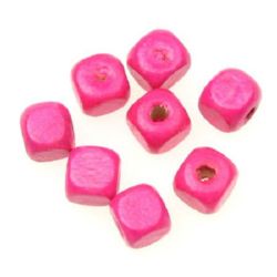 Lemn cub 8x8 mm gaură 3 mm roz -50 grame ~ 220 buc