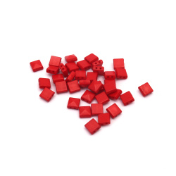 Мънисто квадрат с връх плътен 7x7 мм с две дупки 1 мм цвят червен -50 грама ~340 броя
