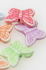Margele prano fluture 11x15 mm gaură 1 mm culoare -50 grame ~ 130 bucăți