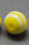 Σφαίρα ρητίνη 8x7 mm τρύπα 2 mm κίτρινο λευκές ρίγες-50 τεμάχια