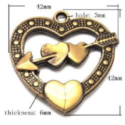 Pandantiv Antica Inima 42x42x6 mm gaura 3 mm culoare bronz antic -53 grame ~ 16 buc