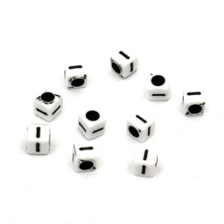 Χάντρα  πλαστική κύβος με γράμμα I 6 mm τρύπα 4 mm λευκό και μαύρο -20 γραμμάρια ~ 95 τεμάχια
