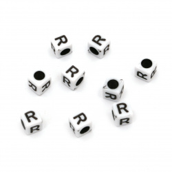 Χάντρα  πλαστική  κύβος με γράμμα R 6 mm τρύπα 4 mm λευκό και μαύρο -20 γραμμάρια ~ 95 τεμάχια