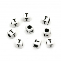 Χάντρα  πλαστική  κύβος με γράμμα T 6 mm τρύπα 4 mm λευκό και μαύρο -20 γραμμάρια ~ 95 τεμάχια