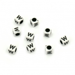 Χάντρα  πλαστική  κύβος με γράμμα W 6 mm τρύπα 4 mm λευκό και μαύρο -20 γραμμάρια ~ 95 τεμάχια