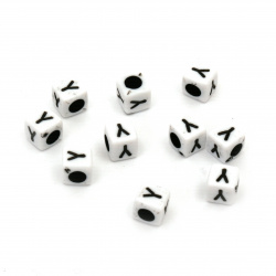 Χάντρα  πλαστική  κύβος με γράμμα  Y 6 mm τρύπα 4 mm λευκό και μαύρο -20 γραμμάρια ~ 95 τεμάχια
