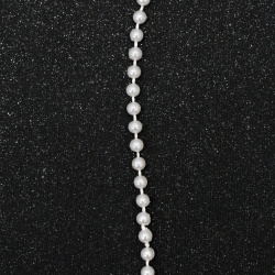 Гирлянд с пластмасова перла бяла 5 мм -1 метър