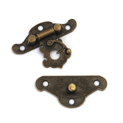 Vintage metalowe zapięcie 37x48x9 mm – otwory 3 mm, kolor antyczny brąz – 2 sztuki do kreatywnych projektów