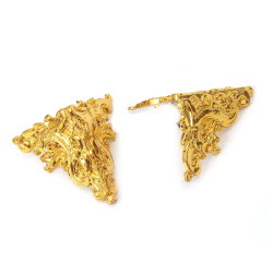 Elegante dekorative Kunststoffecken 41x42x51 mm – goldfarben – 4 Stück für kreative Bastelprojekte